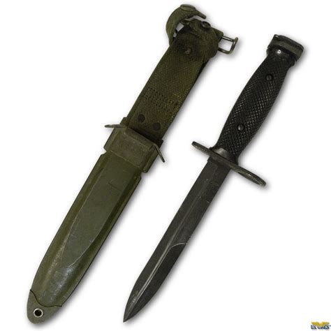 Jan 04, 2017 The plug bayonet was succeeded by the socket bayonet, which fit over the muzzle of the barrel. . Army bayonet